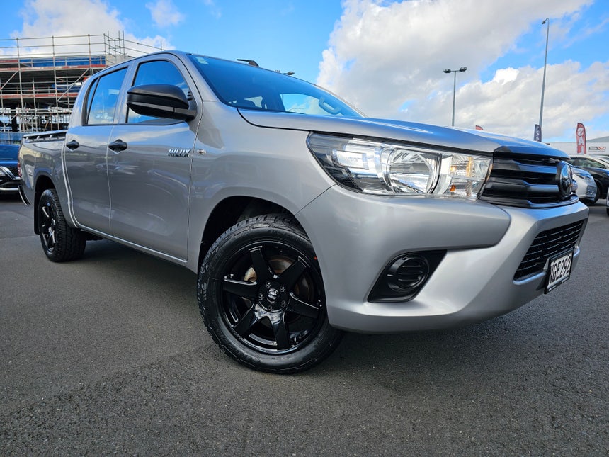 2021 Toyota Hilux | WM DC 2.7P/6AT | 20694 | 1