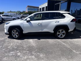 2020 Toyota RAV4 | Hybrid G with leather | 33800 | 3