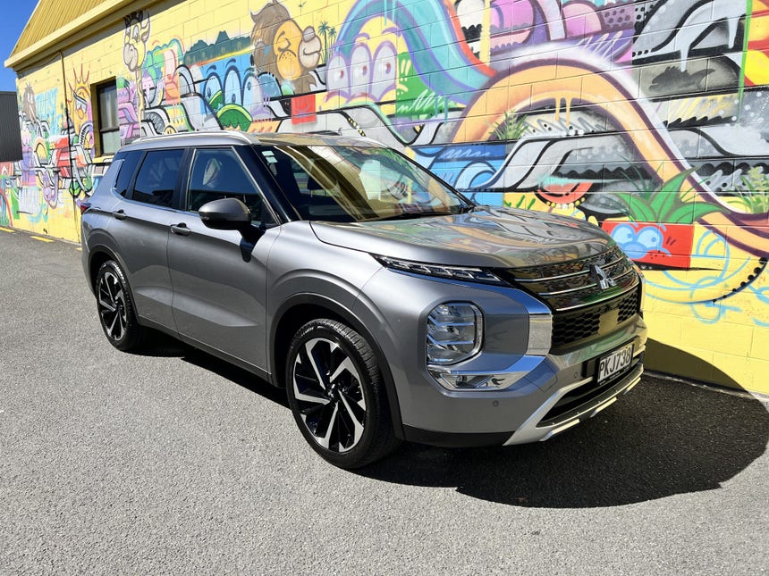 2022 Mitsubishi Outlander | XLS 2.5P/4WD/CVT | 23096 | 1