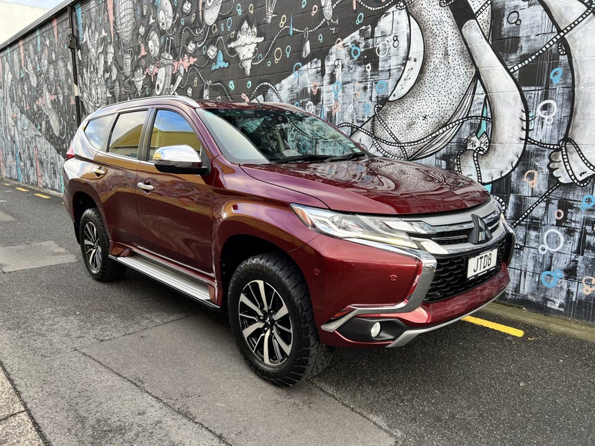2016 Mitsubishi Pajero Sport | VRX 2.4D/4WD/8AT/SW | 23872 | 1