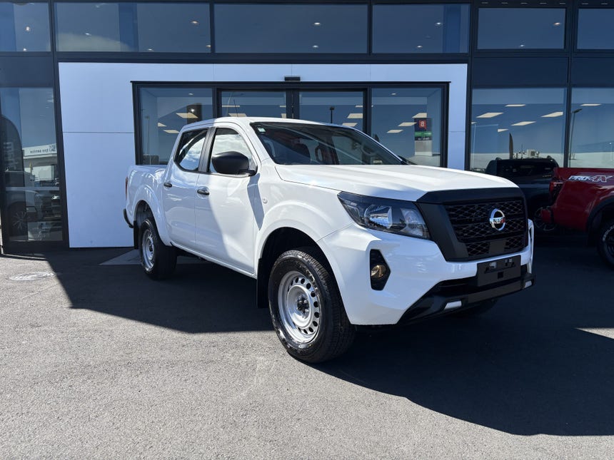 2025 Nissan Navara | SL 2.3D/4WD/7AT | 30579 | 1