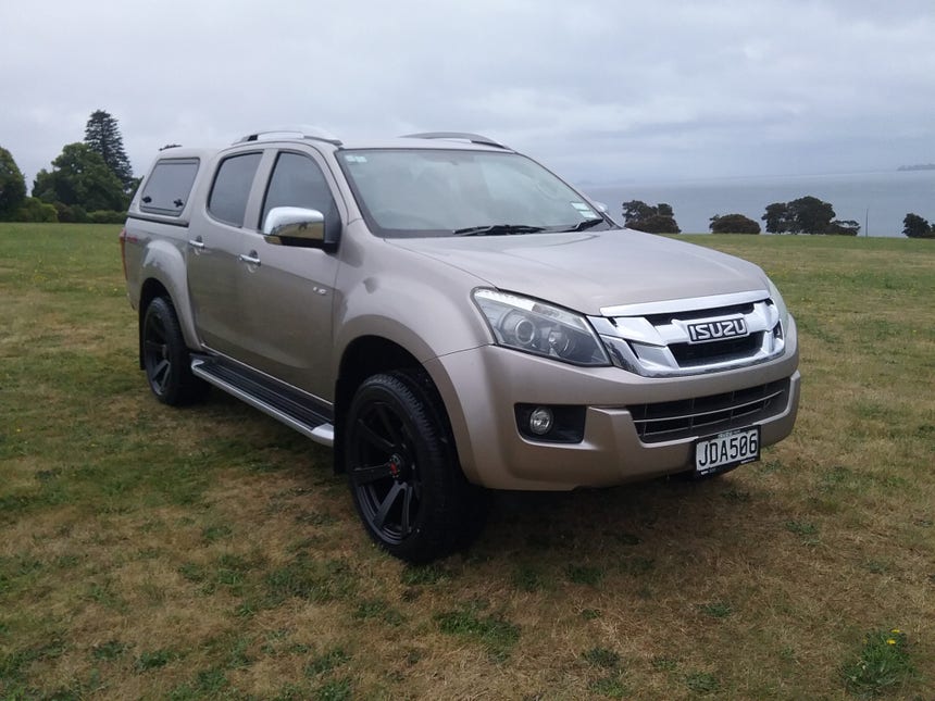 2015 Isuzu D-MAX | LS-T DC 3.0D/4WD/5AT | 16116 | 1