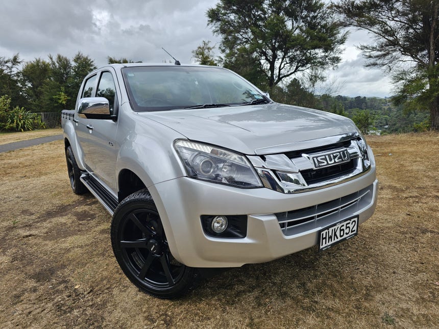 2015 Isuzu D-MAX | LS DC 3.0D/5AT/UT/4D | 22828 | 1