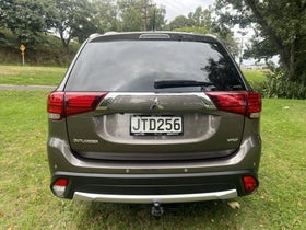 2016 Mitsubishi Outlander | VRX 2.4P/4WD/CVT/SW | 22987 | 4