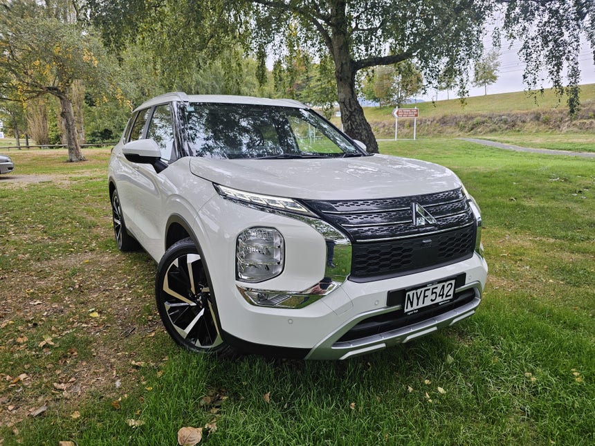 2022 Mitsubishi Outlander | XLS 2.5P/4WD/CVT | 23124 | 1