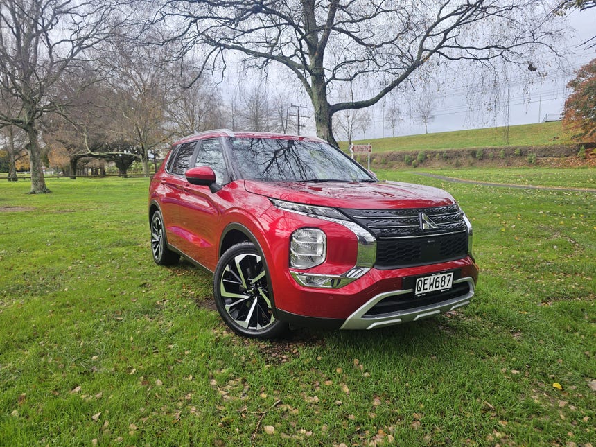 2023 Mitsubishi Outlander | XLS 2.5P/CVT | 27246 | 1