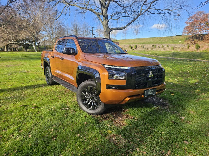 2025 Mitsubishi Triton | DC VRX 4WD 6AT 2.4DT | 27414 | 1
