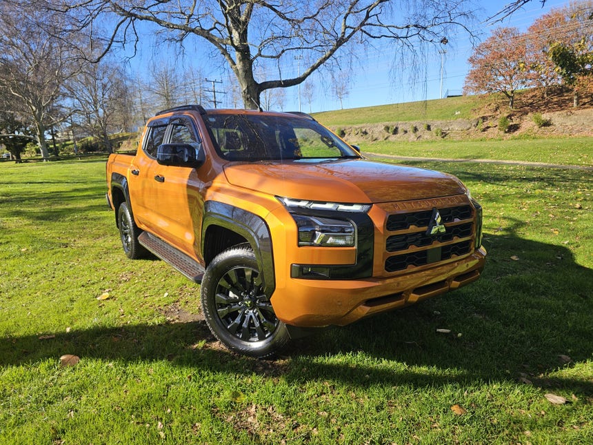 2025 Mitsubishi Triton | DC VRX 4WD 6AT 2.4DT | 27419 | 1