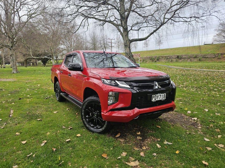 2022 Mitsubishi Triton | DC GLSB 4WD 6AT 2.4D | 27592 | 1