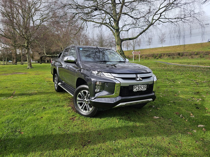 2022 Mitsubishi Triton | DC VRX 4WD 6AT 2.4D | 27888 | 1