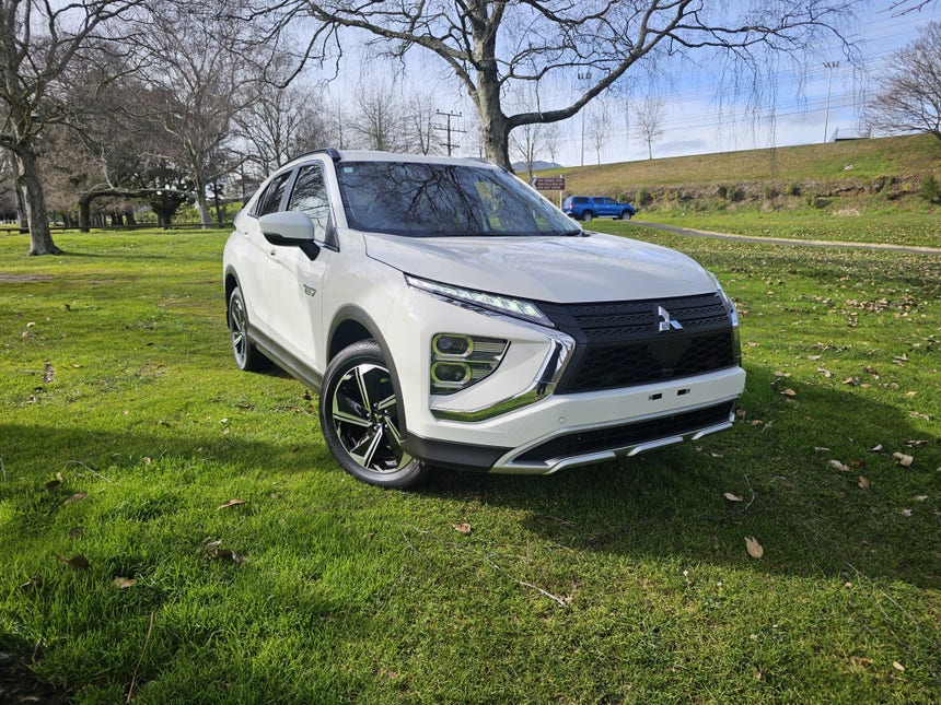 2025 Mitsubishi Eclipse Cross | XLS PHEV/4WD/AT | 28000 | 1