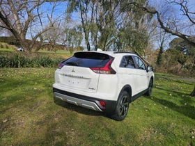 2025 Mitsubishi Eclipse Cross | XLS PHEV/4WD/AT | 28000 | 3