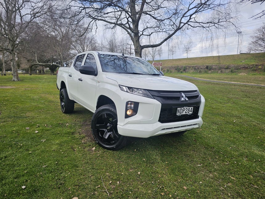 2020 Mitsubishi Triton | DC GLX 4WD 6AT 2.4D | 27999 | 1
