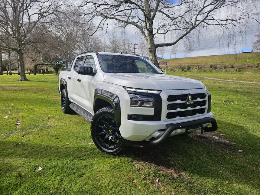 2025 Mitsubishi Triton | DC GSR 4WD 6AT 2.4DT | 28045 | 1