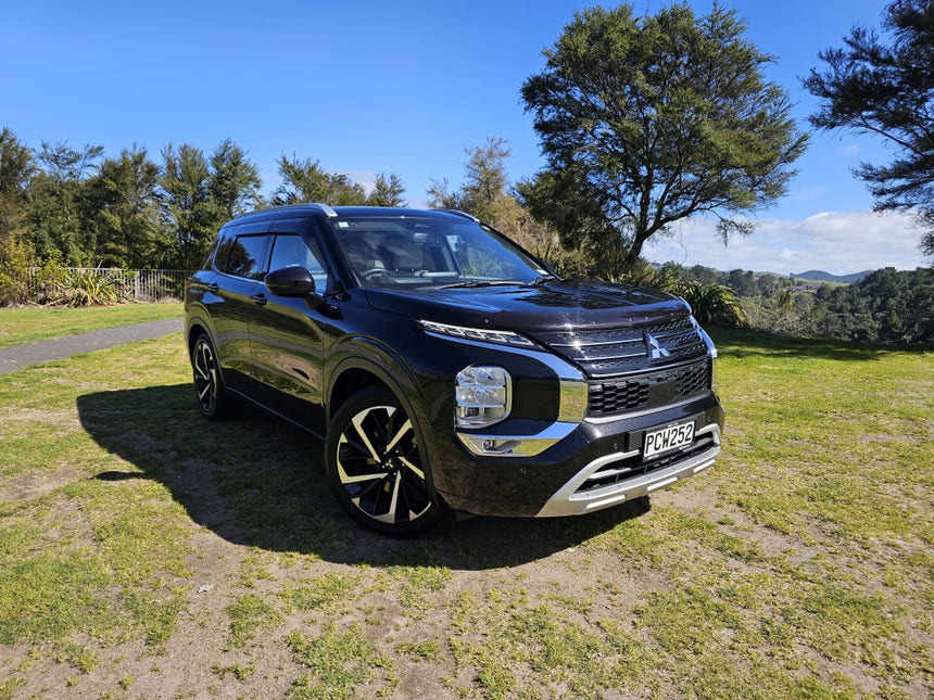 2022 Mitsubishi Outlander | VRX 2.5P/4WD/CVT | 28587 | 1