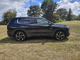 2022 Mitsubishi Outlander | VRX PHEV/4WD/AT | 29921 | 2