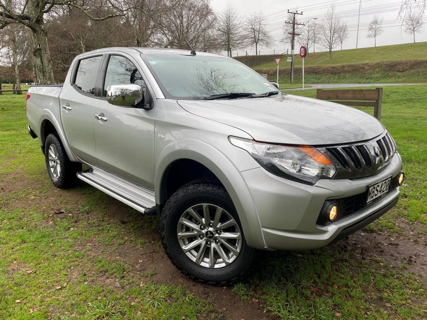 2019 Mitsubishi Triton | DC GLXR 5AT 2.4D/5AT | 15182 | 1