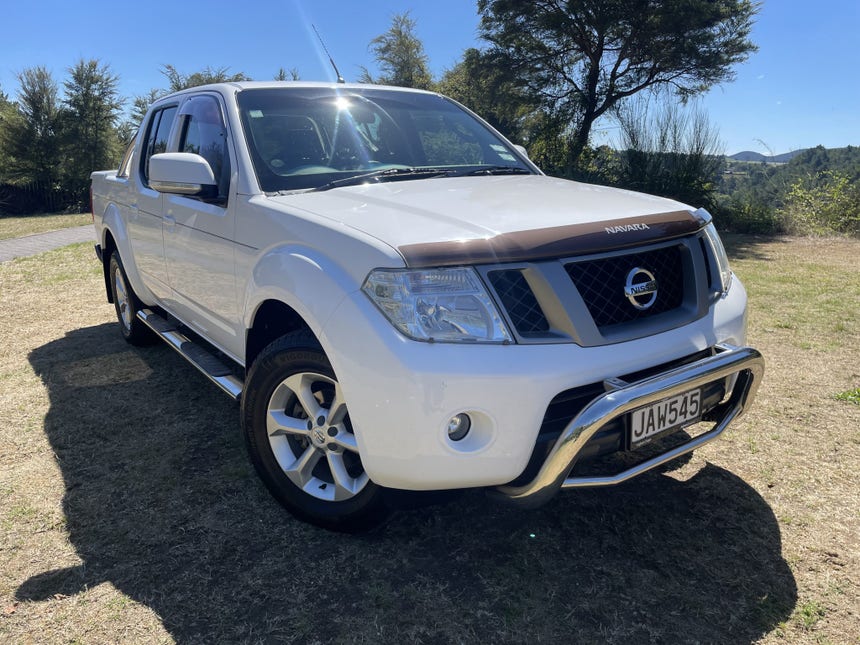 2015 Nissan Navara | D/C 2.5D 2WD ST-X MT | 17310 | 1