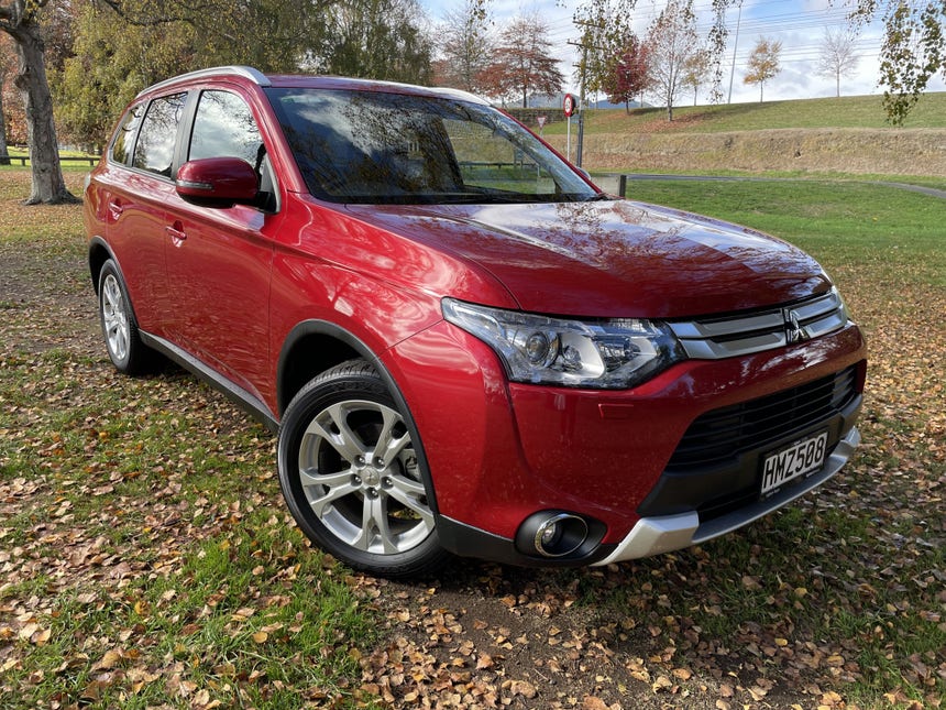 2014 Mitsubishi Outlander | XLS 2.4P/4WD/CVT/SW | 18105 | 1
