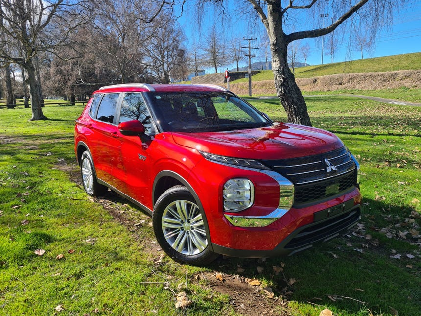 2024 Mitsubishi Outlander | LS PHEV/4WD/AT | 18869 | 1