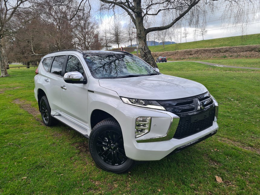 2023 Mitsubishi Pajero Sport | VRX 2.4D/4WD/8AT | 18972 | 1
