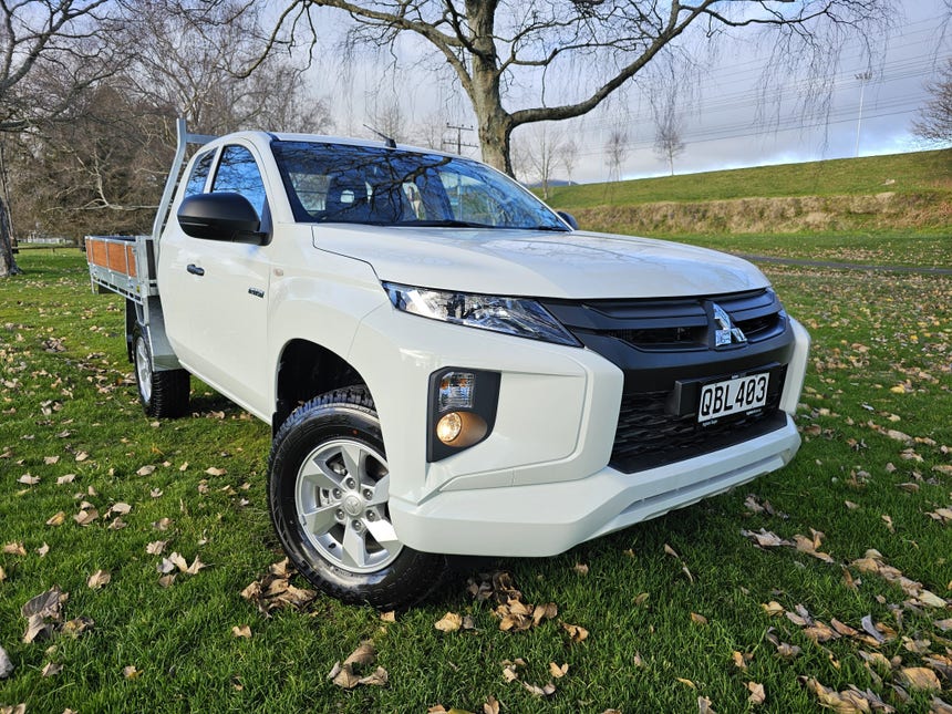 2023 Mitsubishi Triton | CC C GLX 4WD 6AT 2.4 | 21124 | 1