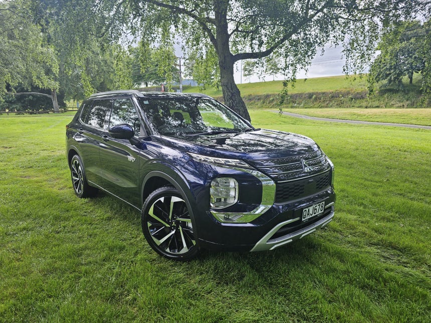 2023 Mitsubishi Outlander | VRX PHEV/4WD/AT | 22289 | 1