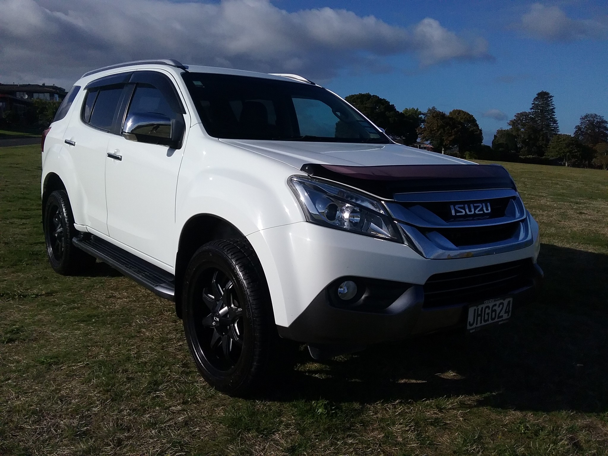 Isuzu mu x ii