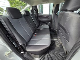 2015 Isuzu D-MAX | LX DC 3.0D/4WD/5AT/U | 29950 | 6