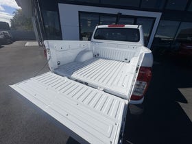 2025 Nissan Navara | SL 2.3D/4WD/7AT | 30579 | 7