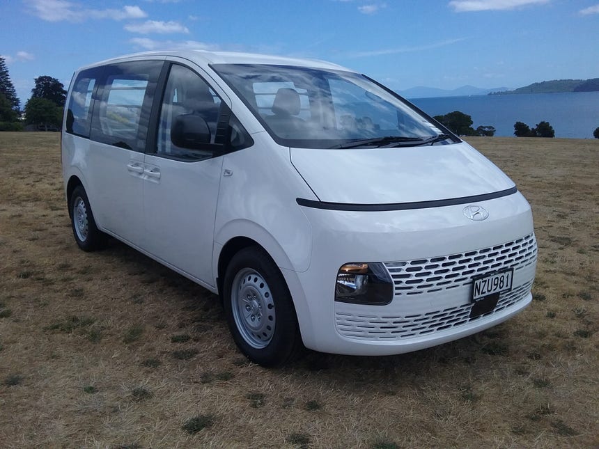 2022 Hyundai Staria | Load 2.2DT/8AT | 17223 | 1
