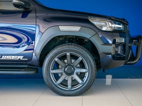 2022 Toyota Hilux | SR5 CRUISER TD DC 2. | 31972 | 6