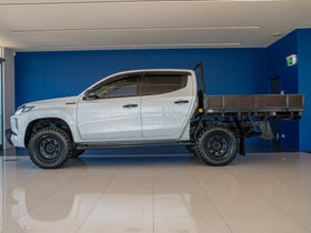 2020 Mitsubishi Triton | DC GLSB 4WD 6AT 2.4D | 33683 | 4