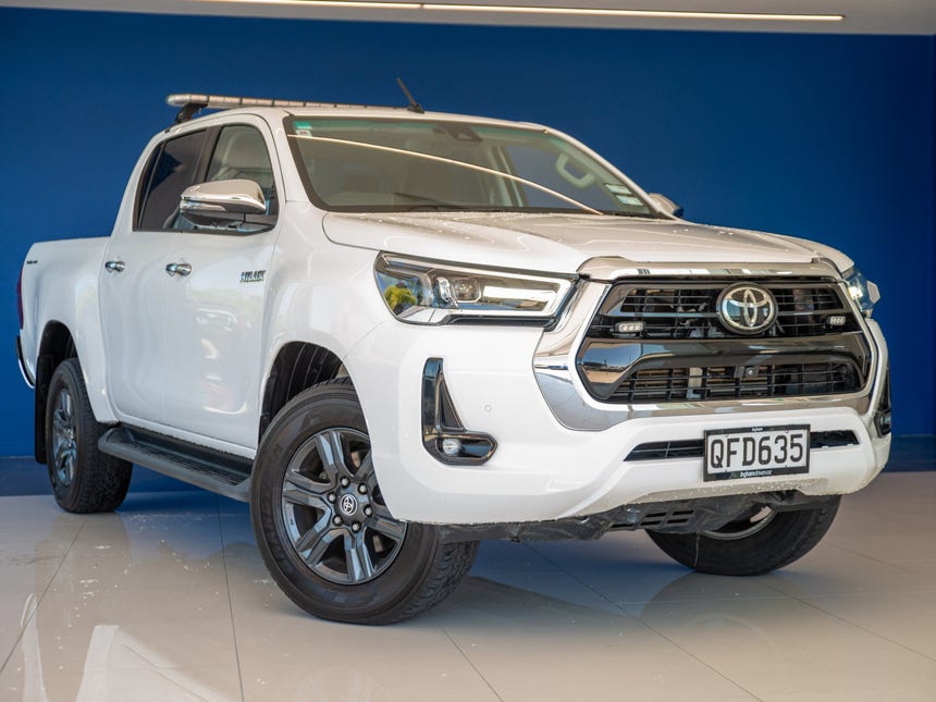 2023 Toyota Hilux | SR5 TD DC 2.8DT | 31977 | 1