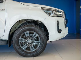 2023 Toyota Hilux | SR5 TD DC 2.8DT | 31977 | 6