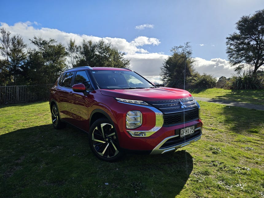 2023 Mitsubishi Outlander | XLS 2.5P/4WD/CVT | 27551 | 1