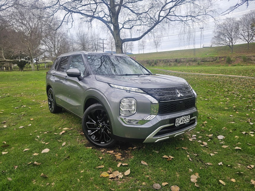 2023 Mitsubishi Outlander | XLS 2.5P/CVT | 27678 | 1