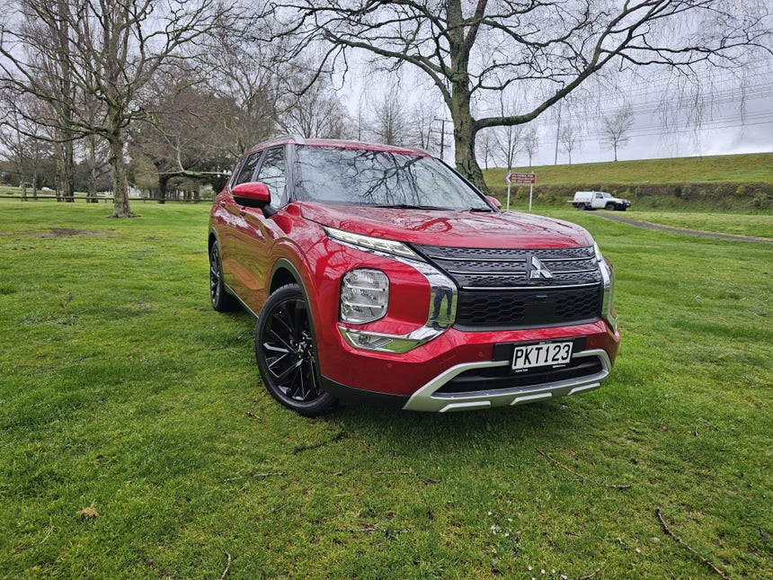 2022 Mitsubishi Outlander | XLS 2.5P/CVT | 28531 | 1