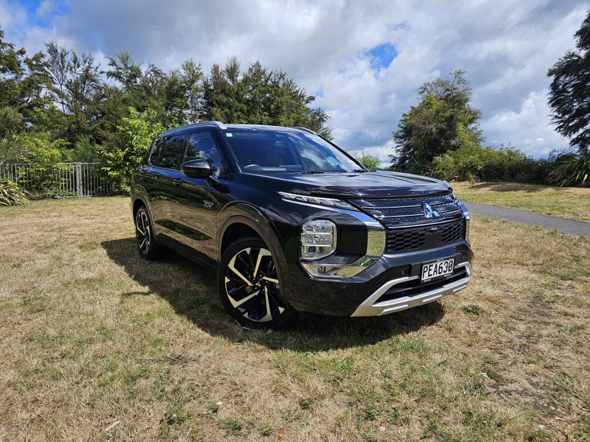 2022 Mitsubishi Outlander | VRX PHEV/4WD/AT | 29921 | 1