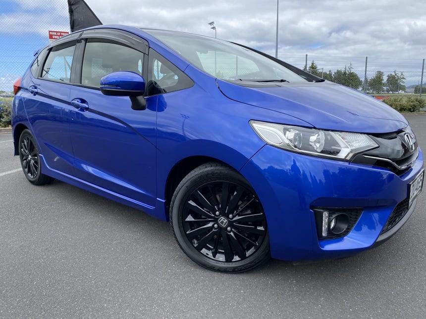 2015 Honda Jazz | RS 1.5P/CVT/HA/5DR/5 | 22051 | 1