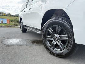 2025 Toyota Hilux | SR5 TD DC 2.8DMHT | 30354 | 3