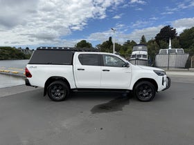 2025 Toyota Hilux | SR5 TD DC 2.8DMHT | 30354 | 6