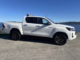 2023 Toyota Hilux | SR5 TD DC 2.8DT | 31977 | 2